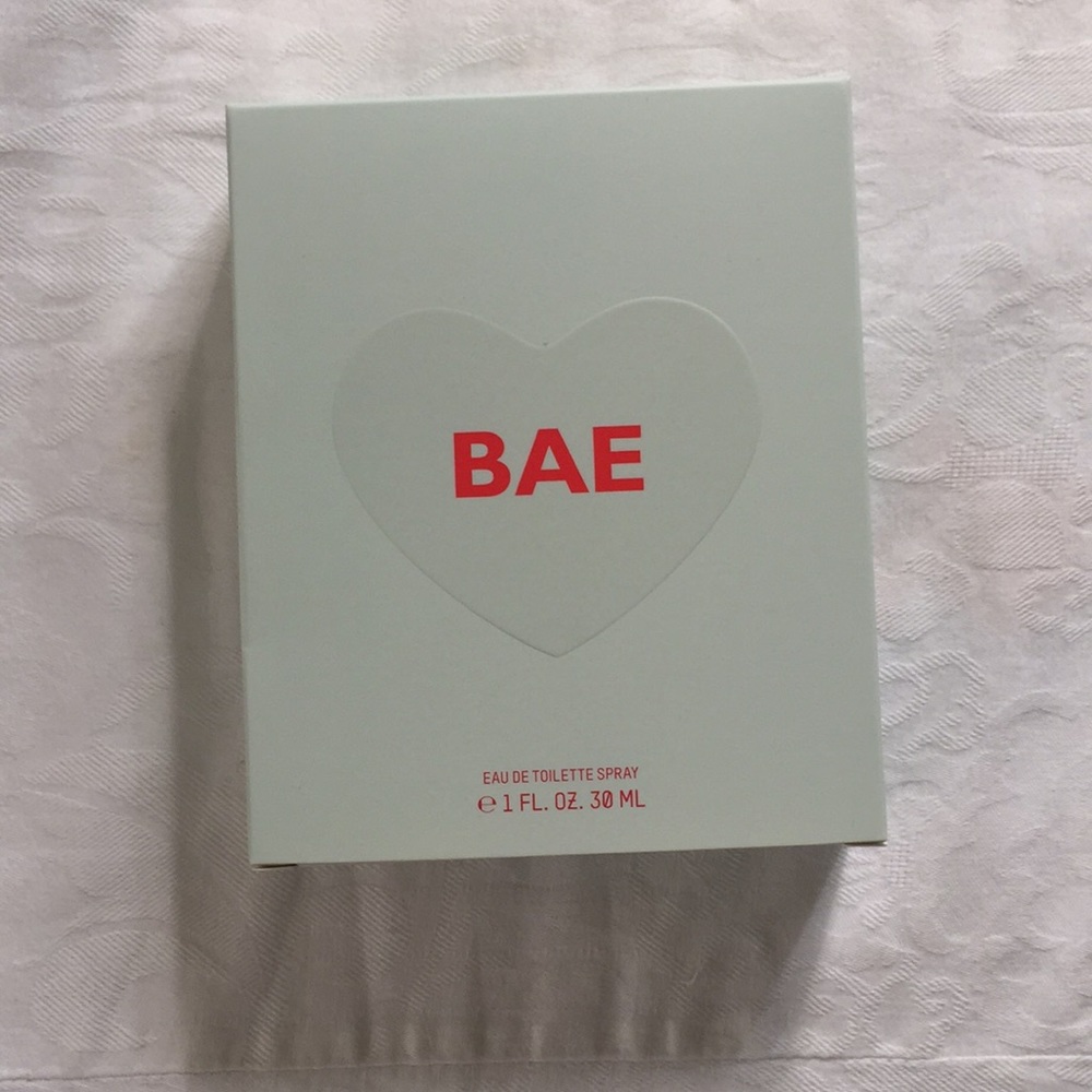 KKW Kimoji Hearts Bae